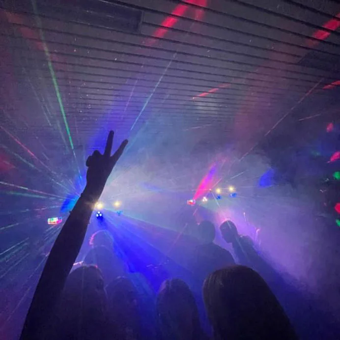 Professionele DJ-set op een feest in de Kempen